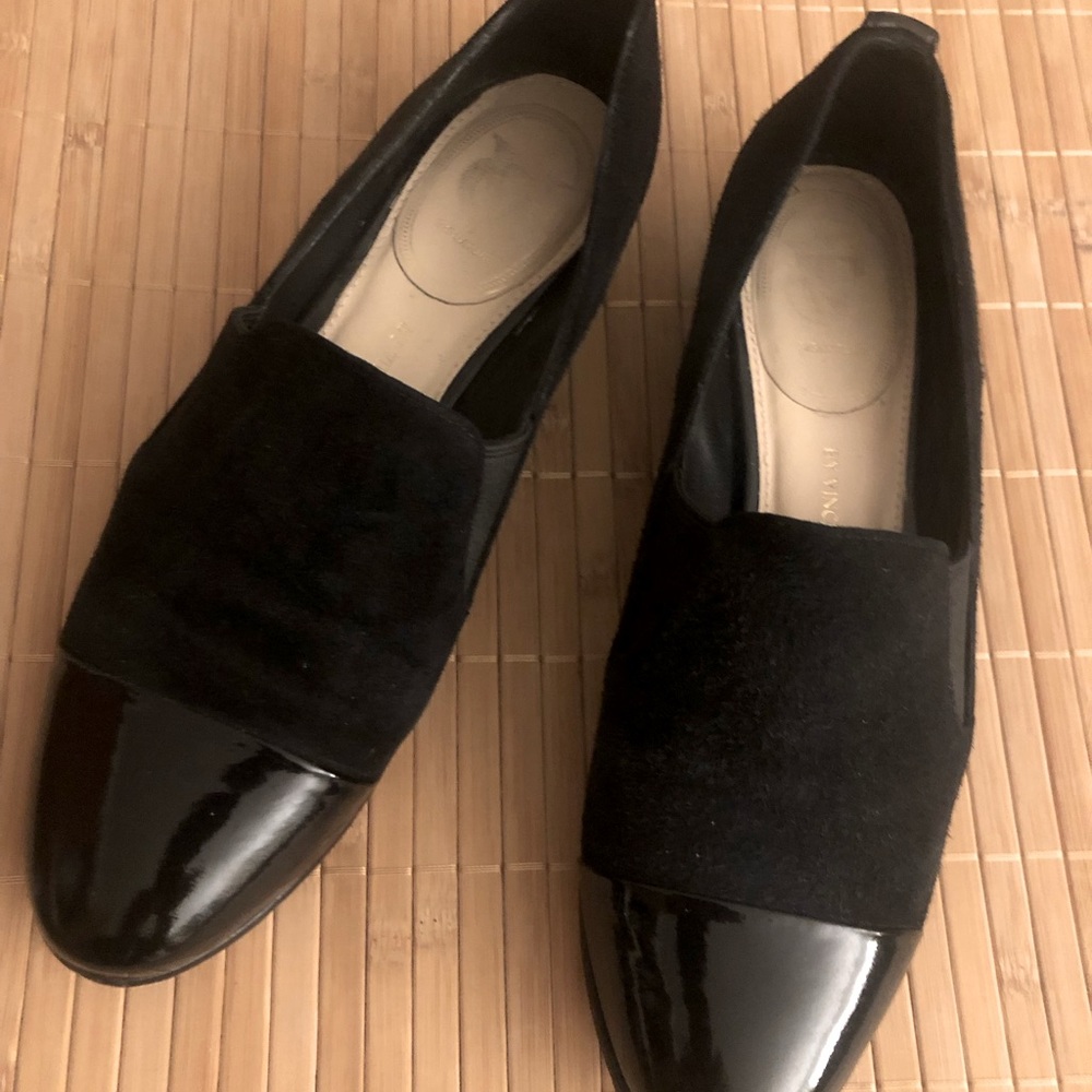 Vintage Signature Louise et Cie by Vince Camuto black patent toe capped loafer